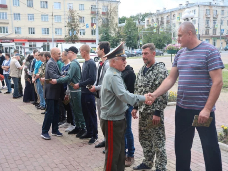 Еще 70 добровольцев уехали из Владимира в зону СВО