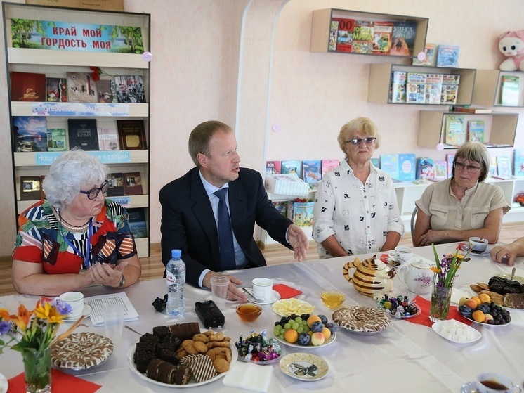 Томенко встретился с серебряными волонтерами в Тальменке