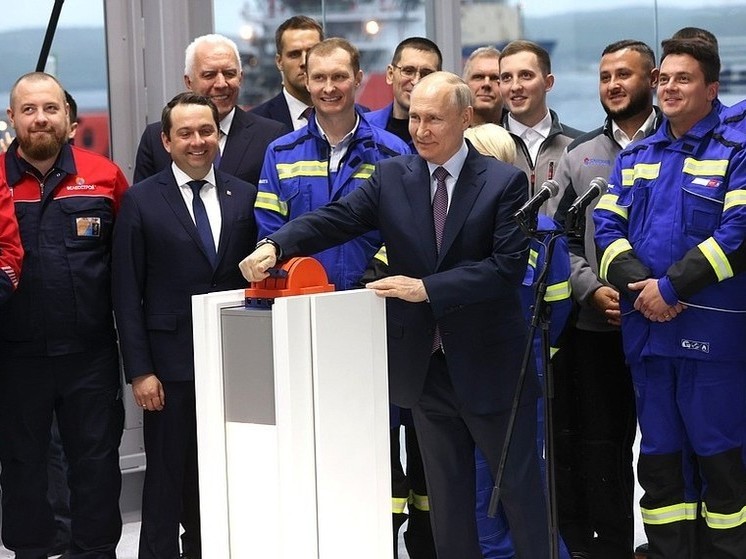 На ямальский Гыдан при участии Путина отправили первую СПГ-линию для завода «Арктик СПГ 2»