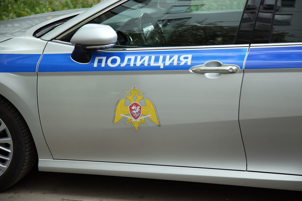 В Петербурге автомобиль насмерть сбил оформлявшего ДТП гаишника