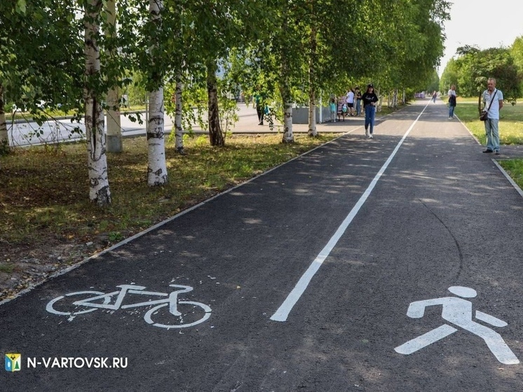 В Нижневартовске завершают ремонт тротуара