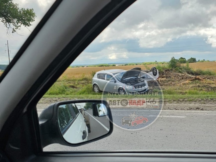 В Курской области в ДТП с двумя легковушками пострадала автоледи