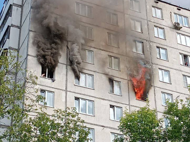 Там выгорели квартира и холл