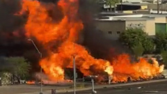 В США загорелся склад газовых баллонов около аэропорта: видео