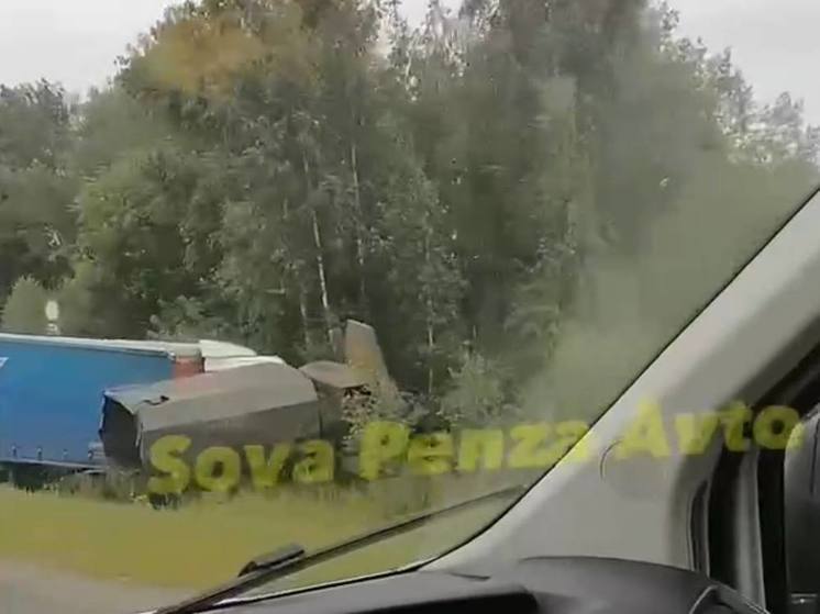 Оба авто в кювете: под Пензой фура столкнулась с грузовиком