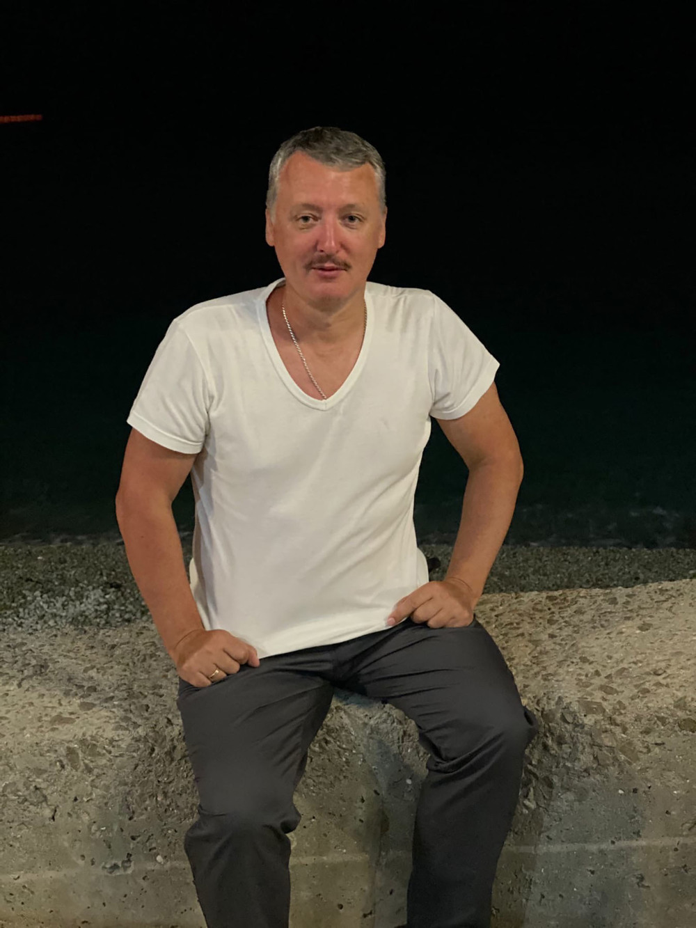 Экстремист и семьянин: кадры перед задержанием Игоря Стрелкова 