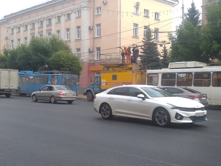 На Первомайском проспекте в Рязани произошёл обрыв контактной сети