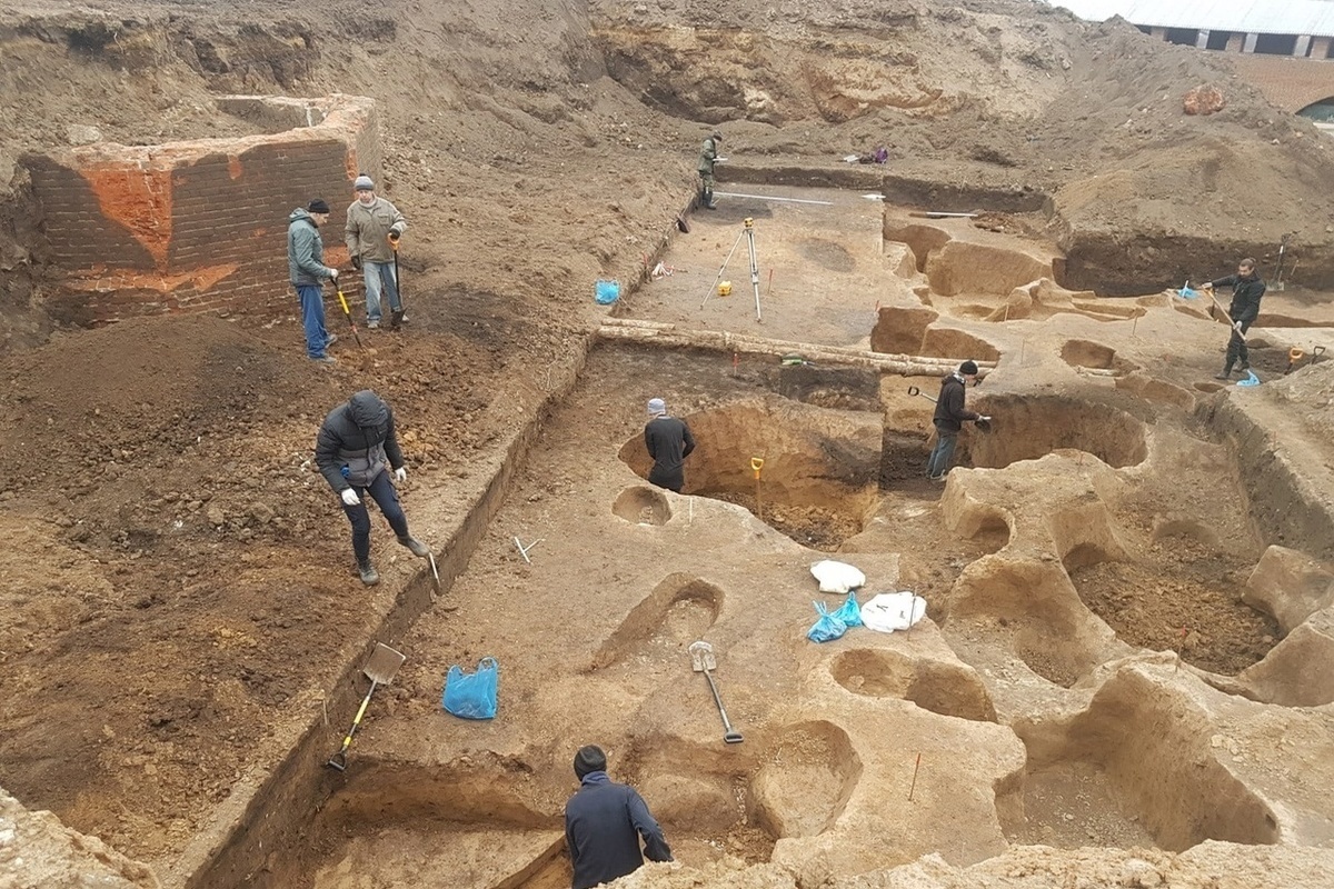 В Орле археологи из Липецкой области провели разведку земельного участка поликлиники №1