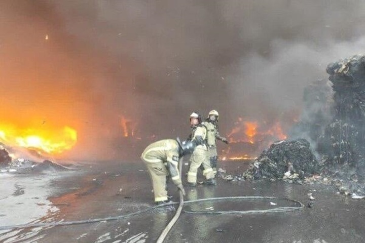 Под Ростовом локализовали пожар на складе макулатуры