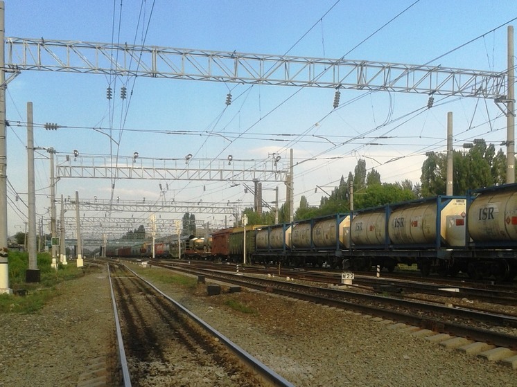 На железной дороге в Заводском районе мужчину убило током