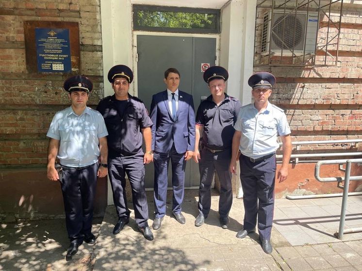 Полицейские и депутат Гордумы Краснодара провели подомовой обход граждан