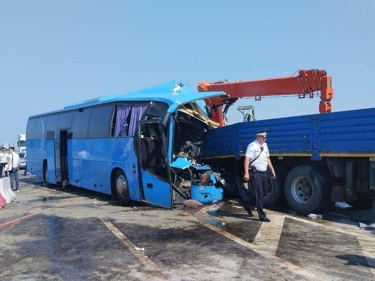 12 человек пострадали в КБР в аварии с рейсовым автобусом - МК