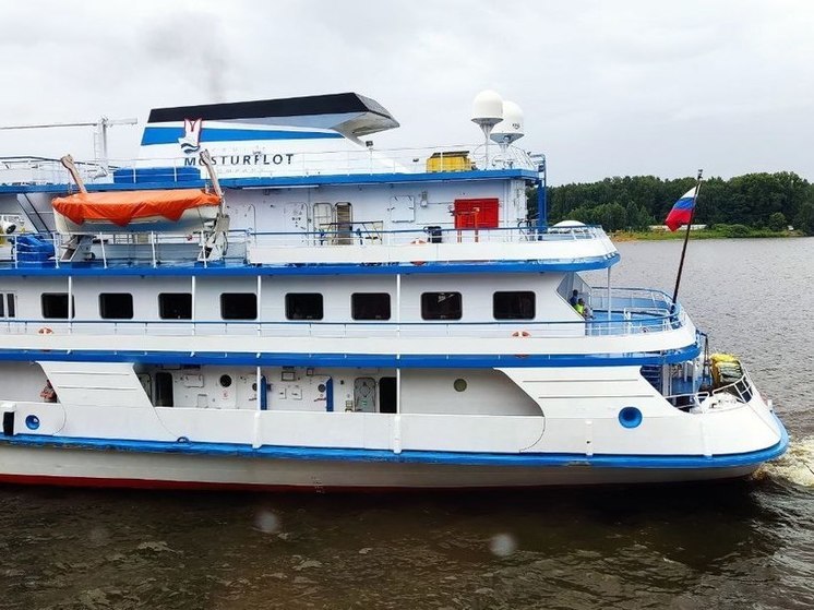 Скоростной катамаран начал курсировать между Петербургом и Кронштадтом