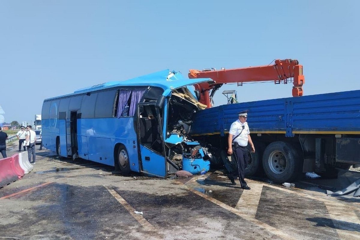 12 человек пострадали в КБР в аварии с рейсовым автобусом