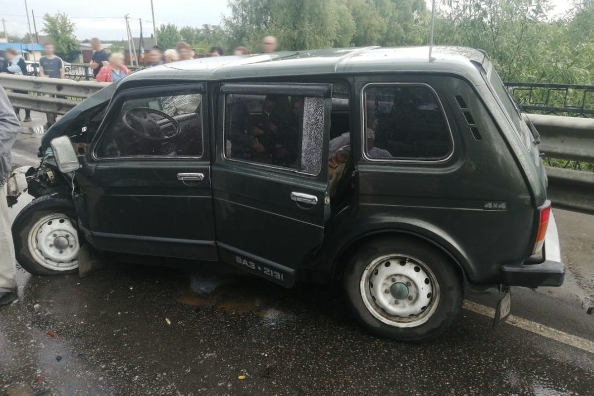 В Воронежской области при столкновении 2-х отечественных легковушек пострадали 63-летний мужчина и 59-летняя женщина