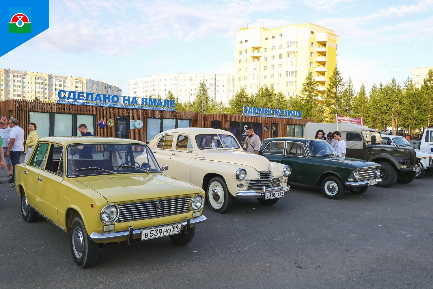 Ретромашины отправились в автопробег по Ямалу: фото раритетных авто