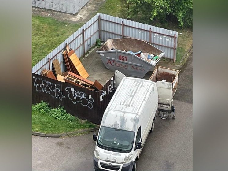 В Калининграде нарушители выплатят штраф за выгрузку строительного мусора на придомовой контейнерной площадке