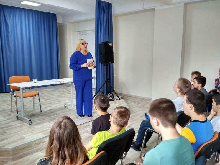 В школе-интернате прошла встреча с зеленоборской писательницей