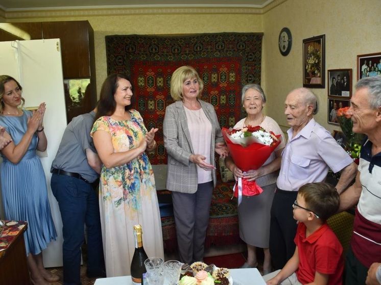 В Орле супружеская пара отметила 70-летие со дня свадьбы
