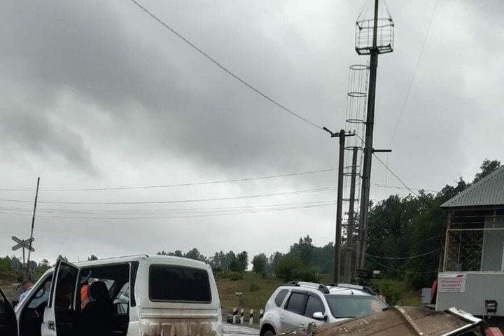 В аварии УАЗа с автокраном под Альметьевском есть пострадавший