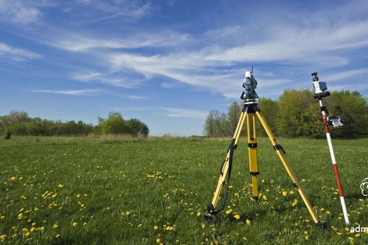 Прибор для измерения площади земельного участка. Уточнение границ. Межевание земель проводится. Межевание земли. Межевание земель проводится.