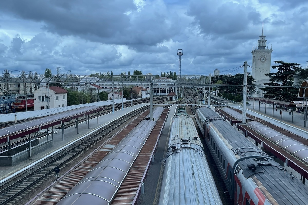 В Крыму возобновлено железнодорожное сообщение на всех участках