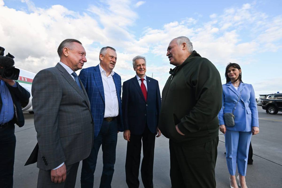 Лукашенко прибыл в Пулково для участия в переговорах