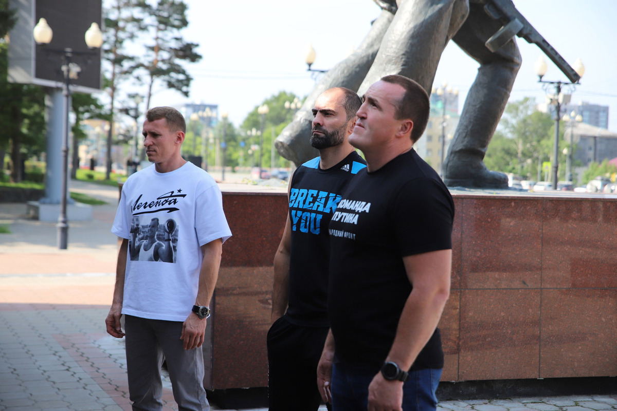 Знаменитые боксеры осмотрели Южно-Сахалинск