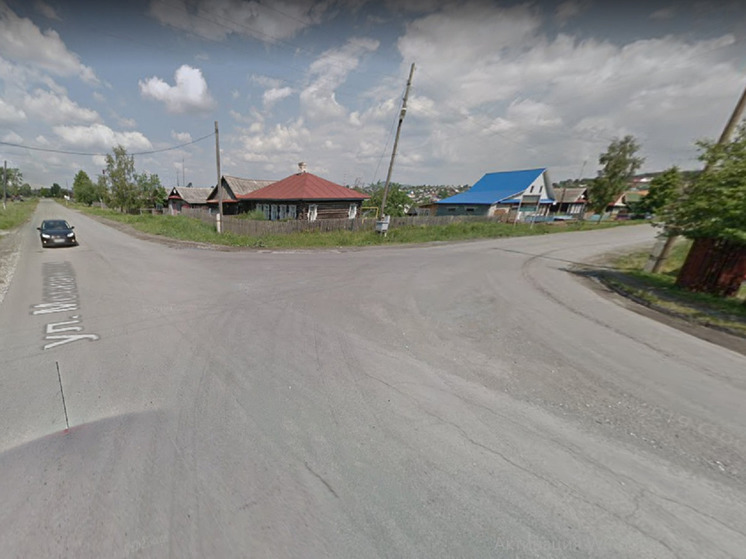 Водитель ВАЗ в Ревде врезался в столб и скрылся с места ДТП