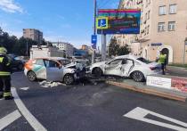 Водитель каршерингового автомобиля "Хавал" врезался в машину "Ауди", которая остановилась перед выездом на внешнюю сторону ТТК на Беговой улице в Москве