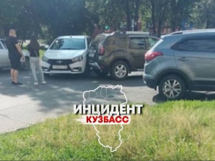 Внедорожник столкнулся с легковушкой в кузбасском городе
