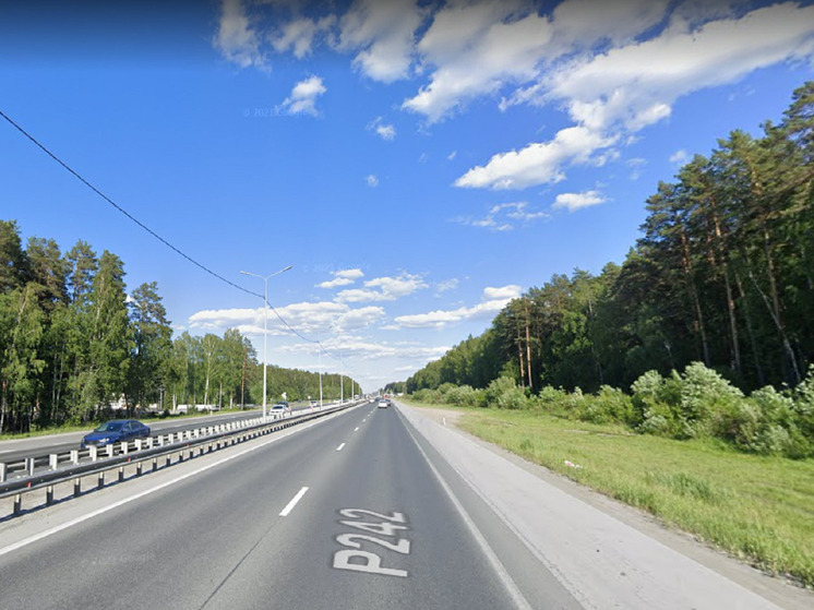 Огромный затор образовался на трассе возле Ревды