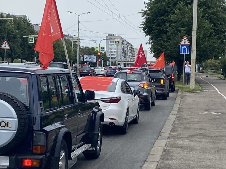 Коммунисты устроили автопробег в Калининграде
