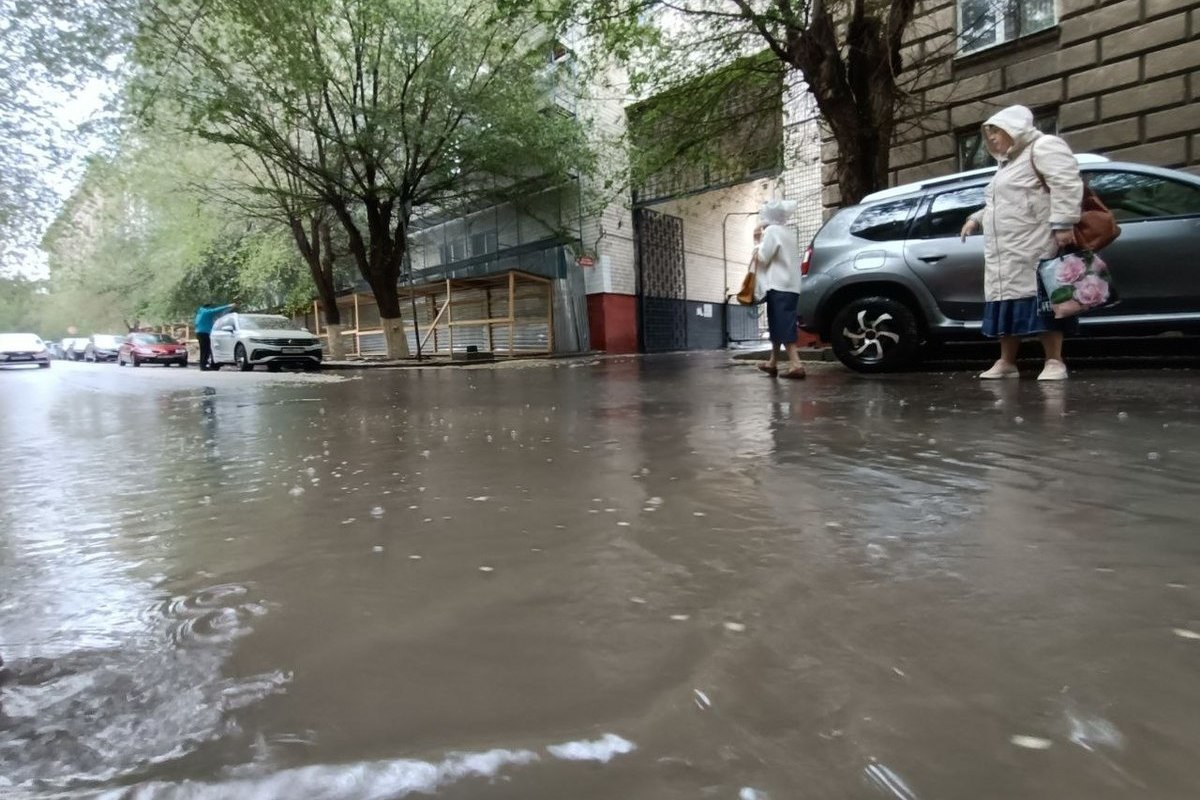 В Астрахани ввели режим повышенной готовности из-за урагана