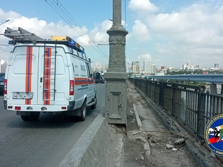 В Новосибирске 14-летнюю девочку сняли с ограждения Октябрьского моста