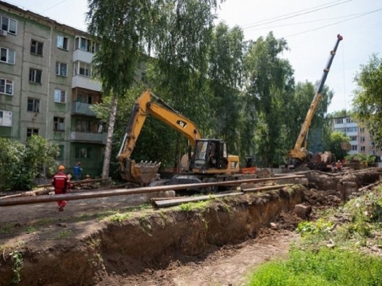 В Новосибирске депутаты горсовета оценили ремонт теплосети на улице Петухова