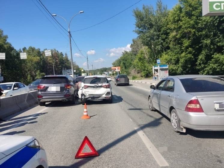 В Бердске под Новосибирском в массовом ДТП пострадал 7-летний мальчик