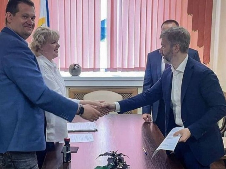 Владислав Кузнецов представил документы для регистрации на выборах