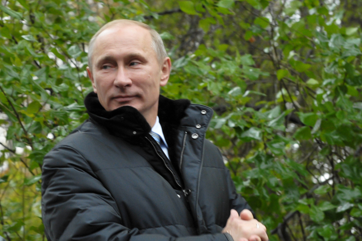 Петербуржцы смогли сфотографироваться и пообщаться с Владимиром Путиным на площади у Морского собора