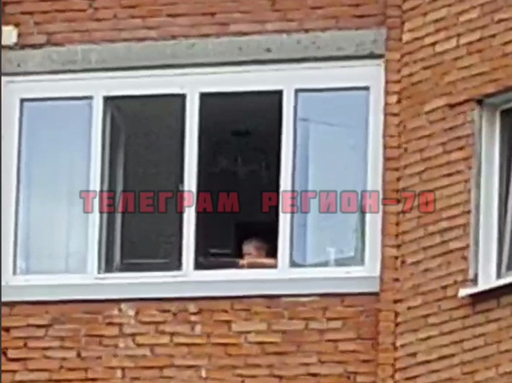 Томские полицейские установили личность стрелявшего из окна многоэтажки мальчика