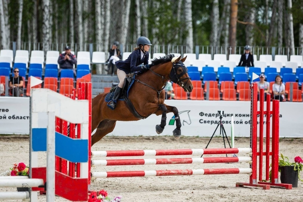 A rider from Noyabrsk with horses Flybot and Lord won the entire set of medals at the All-Russian show jumping competitions