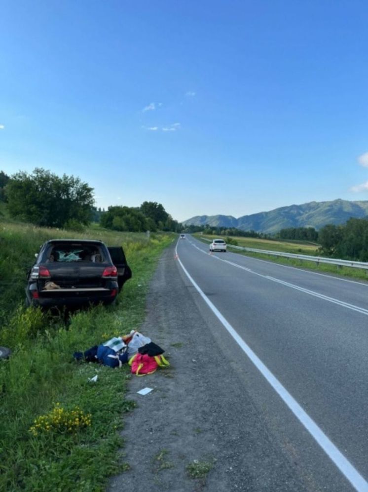 ДТП с участием Mercedes произошло на кузбасской трассе