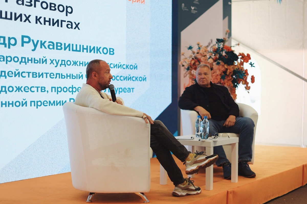 Скульптор Александр Рукавишников представил на фестивале в Иванове свою книгу