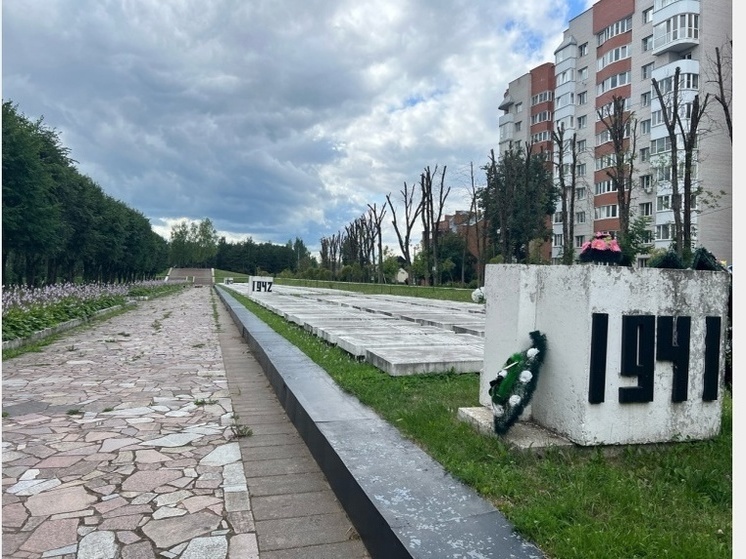 В Смоленске проходит ремонт мемориального комплекса на Нормандии-Неман