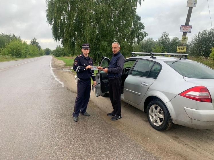 В Спасском районе сотрудники ГИБДД провели акцию «Детское автокресло»