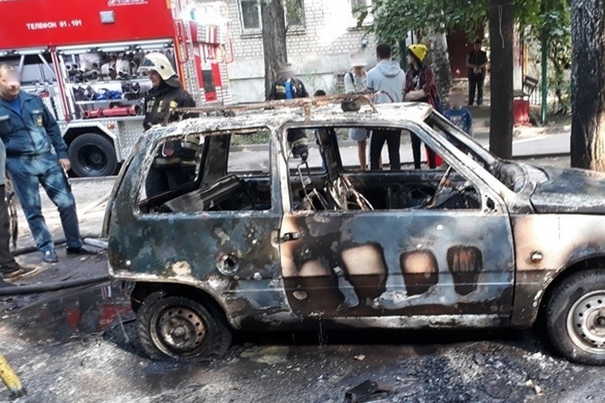 В Боброве под Воронежем полностью сгорел автомобиль - МК Воронеж