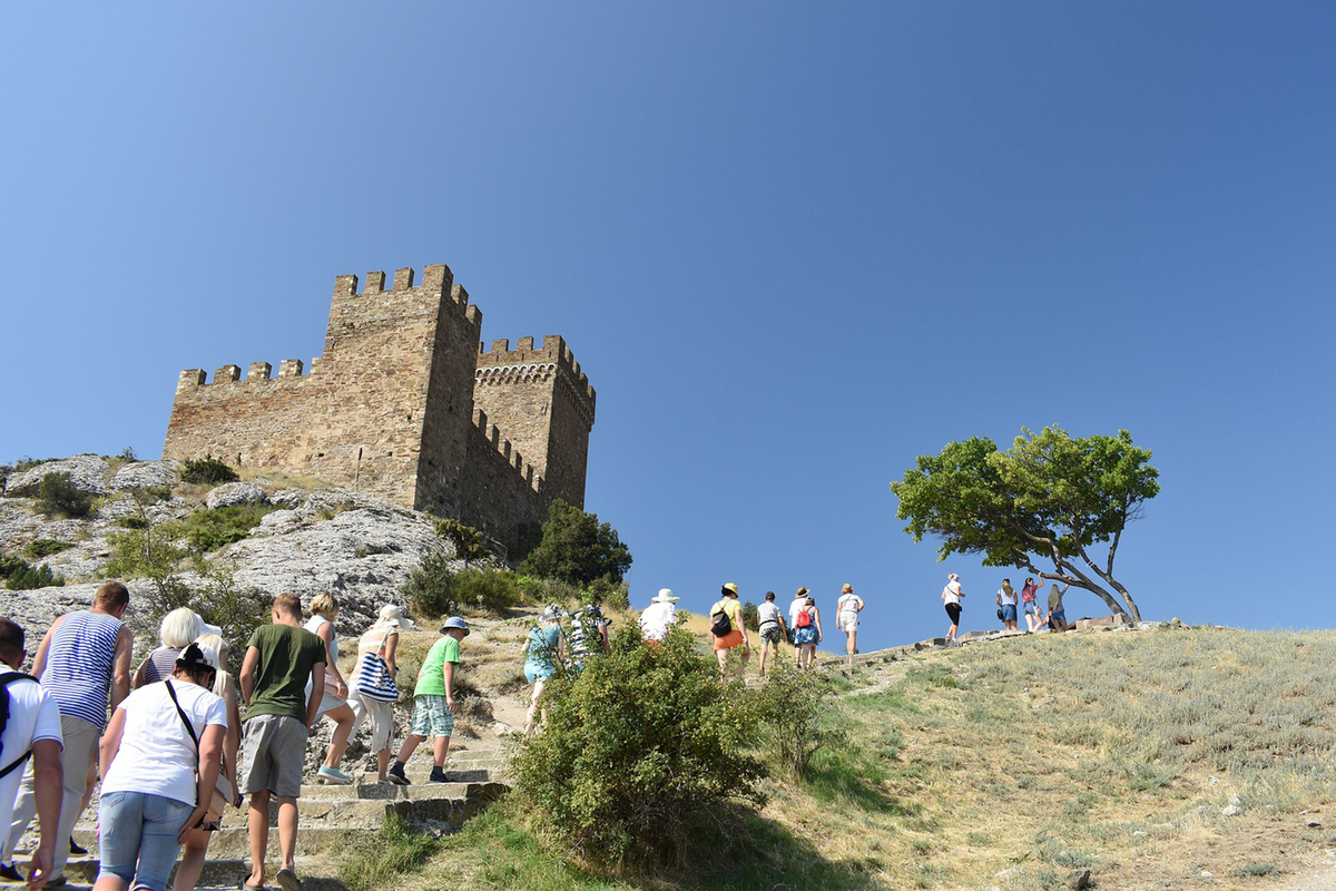 Named the reason for the inexhaustible flow of tourists to the Crimea: many travel for free