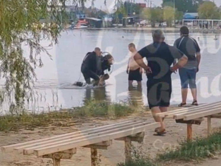 Под Ростовом из озера достали тело молодого человека