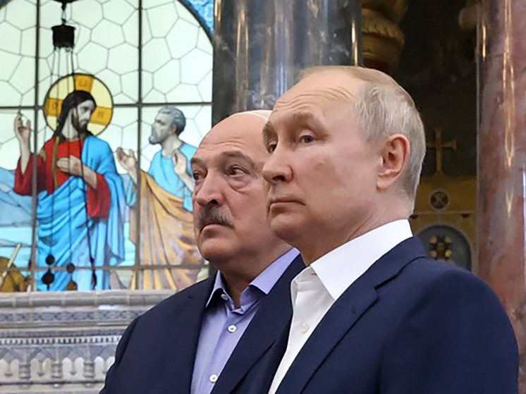 Президенты РФ и Белоруссии Путин и Лукашенко посетили храм на острове Валаам