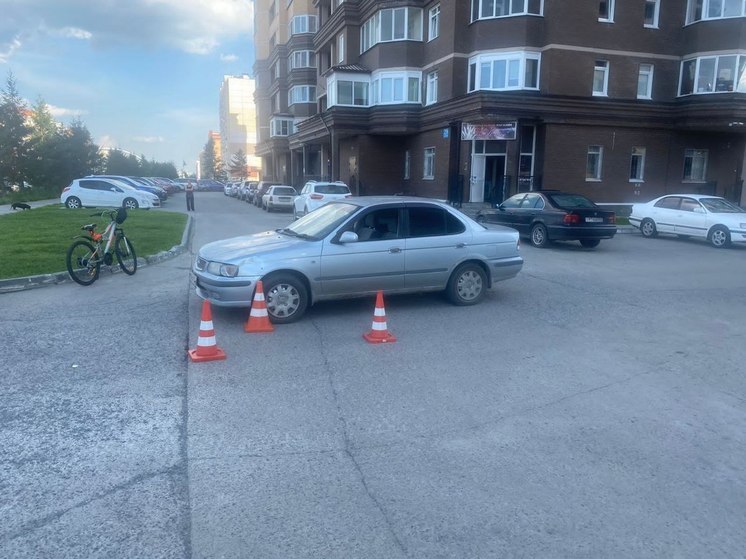 В Новосибирске иномарка сбила подростка на велосипеде